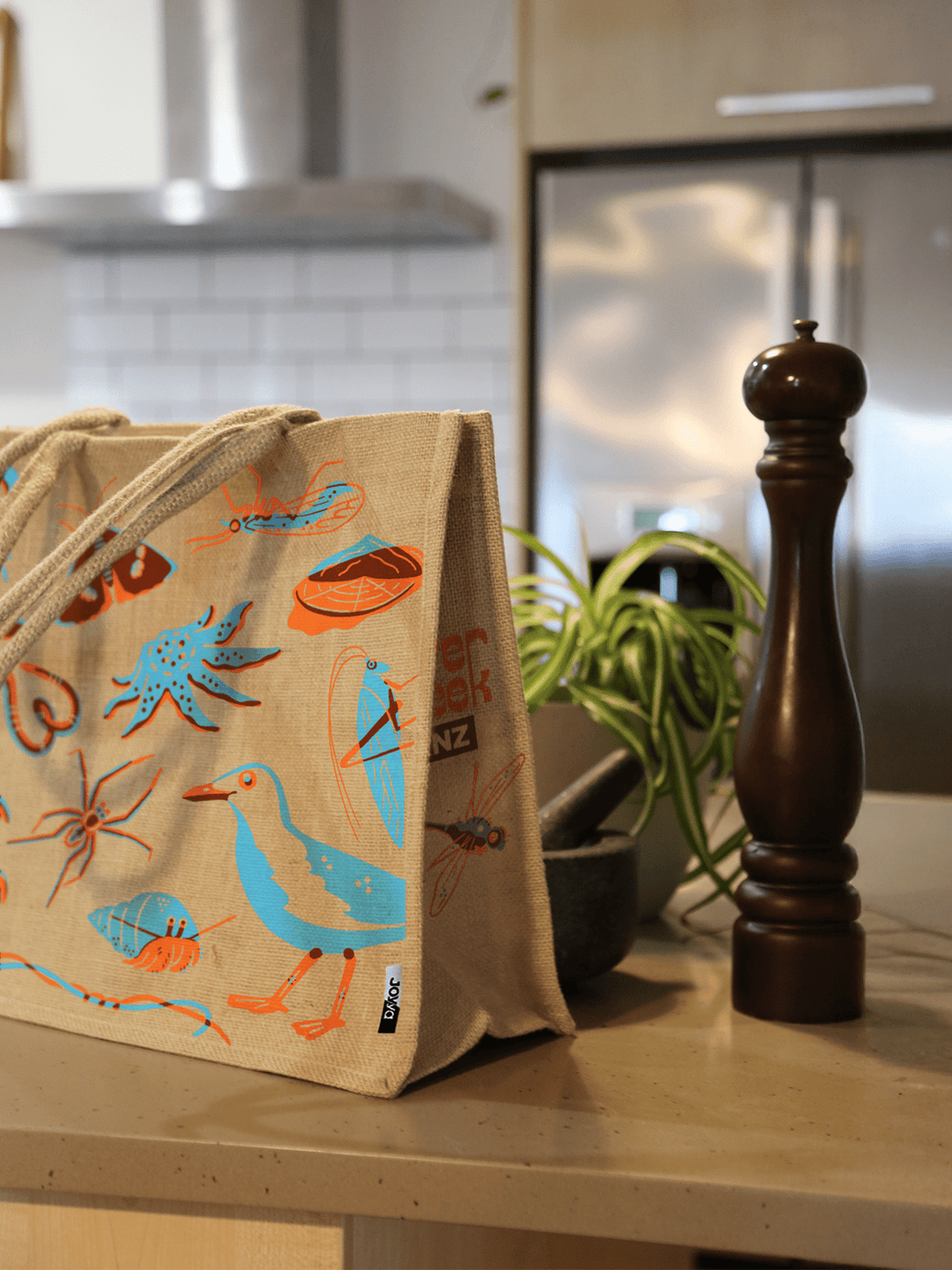 Joyya - 2025 Critter of the Week Jute Shopping Bag - Natural - Critter Of The Week - COTW24 - B - SHJ2 - NL - 348
